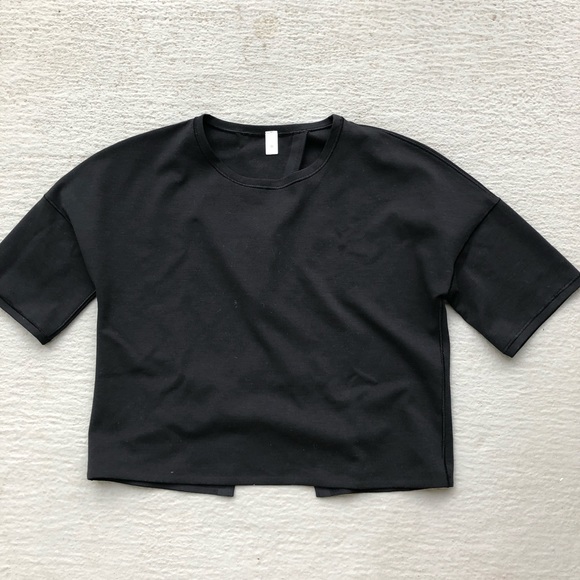 lululemon athletica Tops - Lululemon Crop Top with open back